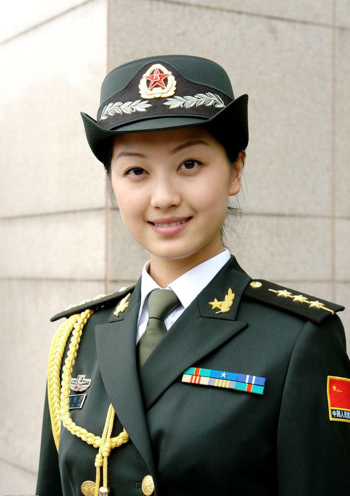 中国女兵，坚韧与力量的全身展现，中国女兵，坚韧与力量的完美展现