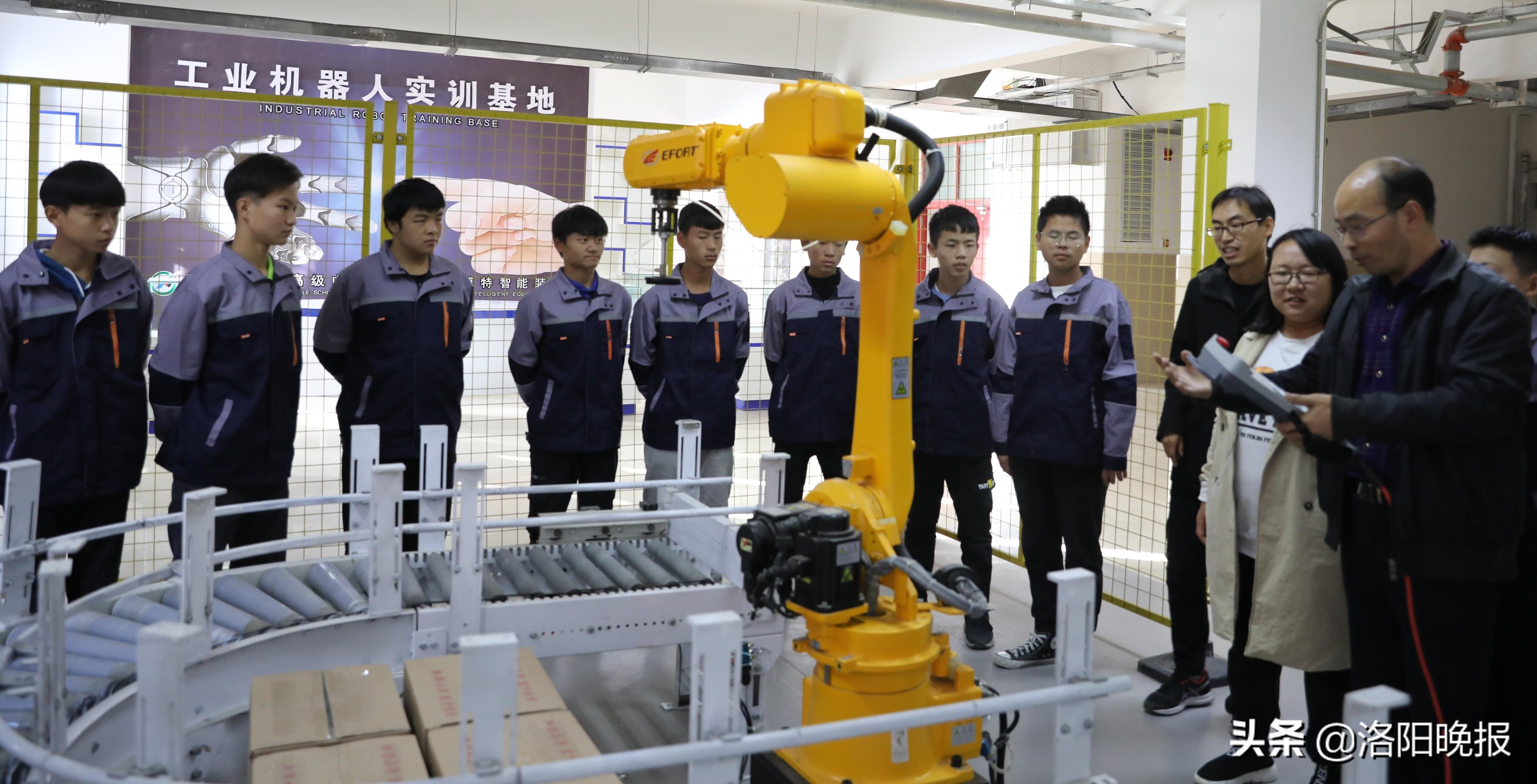 探讨2025年征兵学历要求的新趋势与挑战，探讨未来征兵学历趋势，挑战与机遇的交汇点 2025年征兵学历要求展望