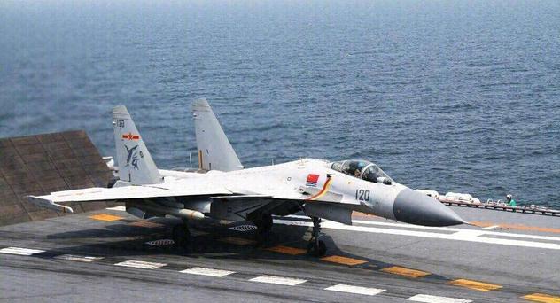 歼-15的特殊特点，中国海军航空兵的重要支柱，歼-15特殊特点揭秘，中国海军航空兵的关键支柱力量