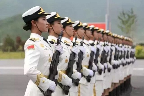中国女兵视频大全，英勇无畏，展现新时代风采，中国女兵展现新时代风采，英勇无畏的视频大全