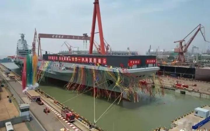 中国航母第一艘下水，里程碑式的跨越与海洋强国的崛起，中国首艘航母下水，海洋强国里程碑式的跨越