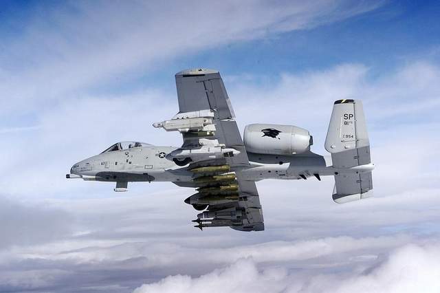 A-10攻击机，对地攻击的专业之选，A-10攻击机，地面攻击的专业利器