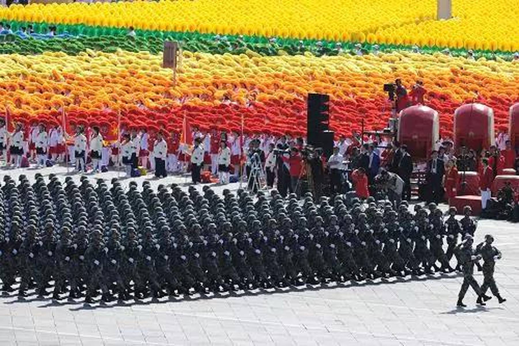 阅兵方阵介绍语，展现国家力量与荣耀，阅兵方阵展示国家力量与荣耀风采