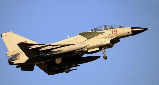 歼-10双座型号，空中巨龙的双眼，歼-10双座型号，空中巨龙的双眼风采