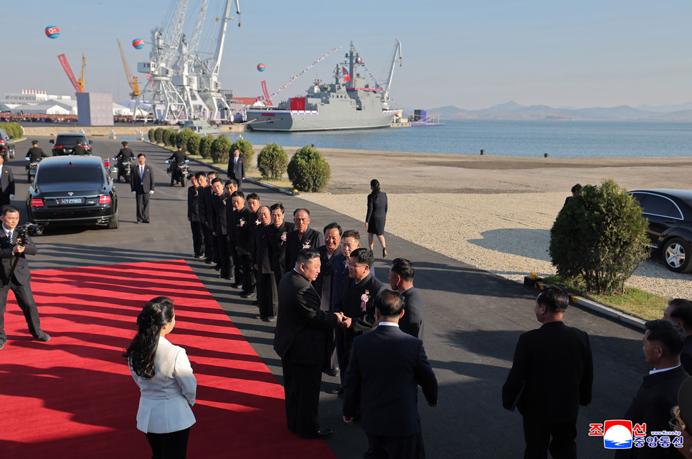 中国海军舰艇访问朝鲜，历史与现代的交汇点——以图片为线索，中国海军舰艇访问朝鲜，历史与现代的交汇点——图片纪实