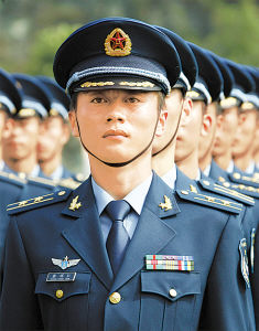 解放军07式军服图片，展现新时代军人的风采，解放军07式军服展现新时代军人风采图片