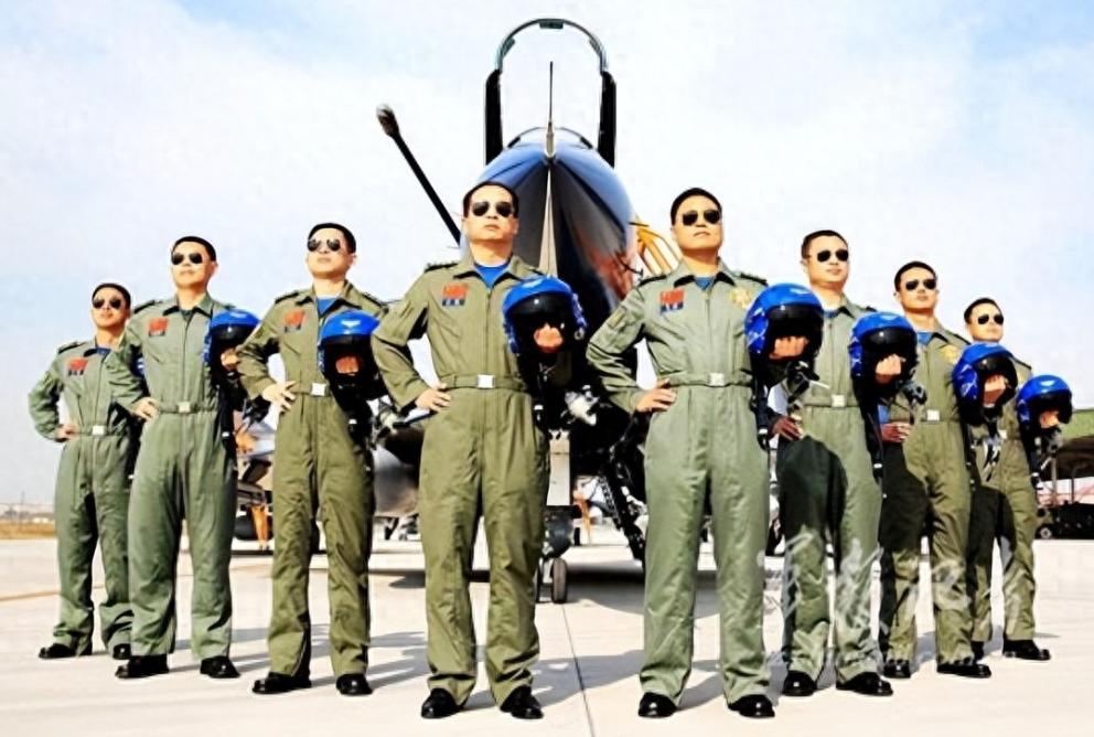 中国空军装备的飞机，力量与技术的完美结合，中国空军力量，飞机装备与技术完美融合