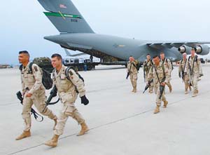 一个空军基地有多少人，探究空军基地人员构成及其规模，空军基地人员构成与规模探究，究竟有多少人在这里驻扎？