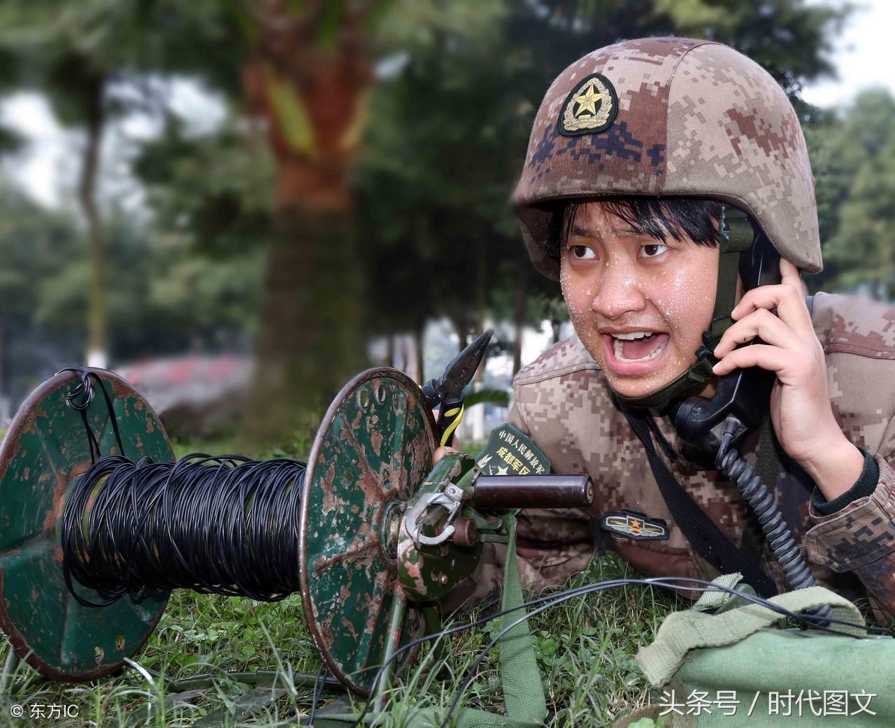 男兵和女兵在一起训练，融合中的优势与挑战，男兵女兵融合训练，优势与挑战探析
