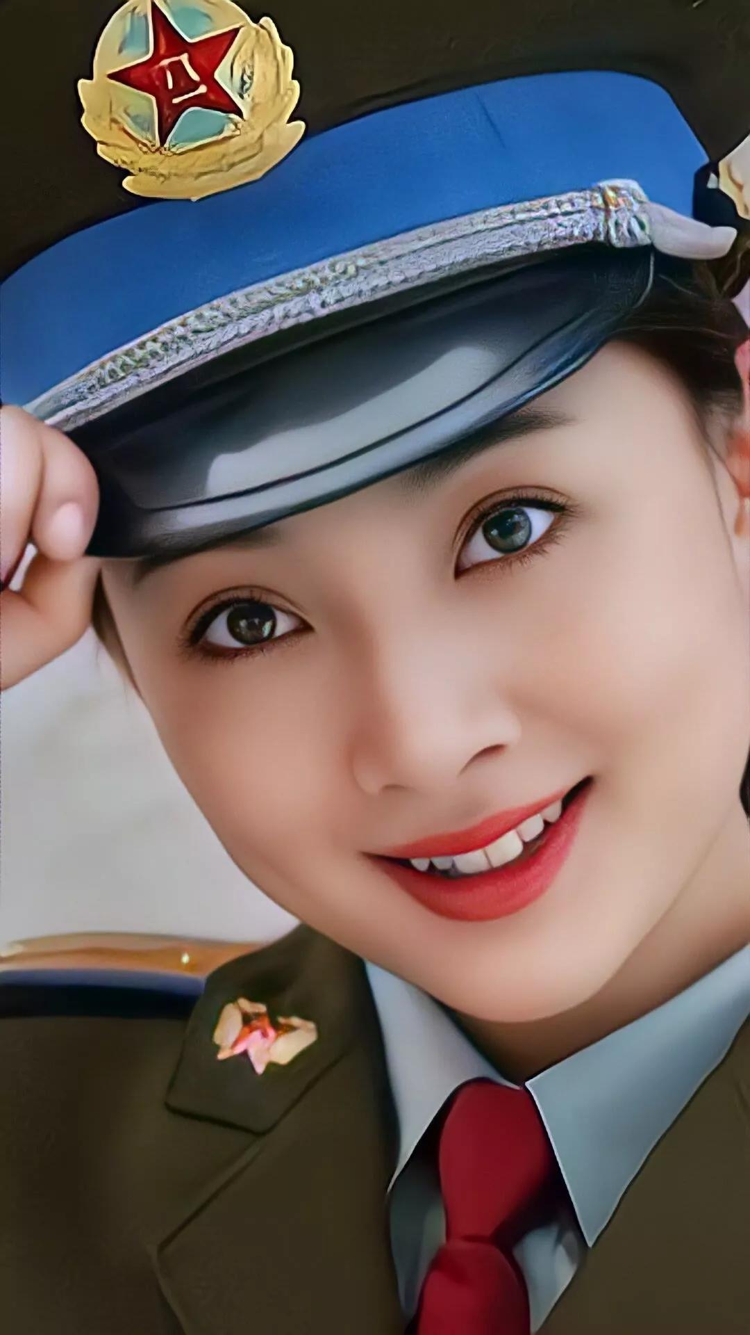 女式军装服，时尚与力量的完美结合，女式军装服，时尚与力量的绝美融合