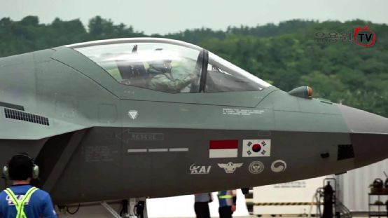 歼-10与KF-21，空中巨龙的对比与展望，歼-10与KF-21，空中巨龙的深度对比与未来展望