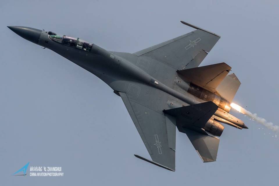 歼-16并非仅为空优，深度解析其多重角色与战略价值，深度解析，歼-16的多重角色与战略价值远超空优战机