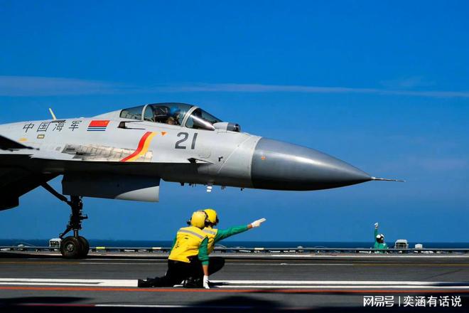 歼-15战机，中国航空工业的新里程碑——第四代战斗机的杰出代表，歼-15战机，中国航空工业新里程碑——第四代战斗机的光辉代表