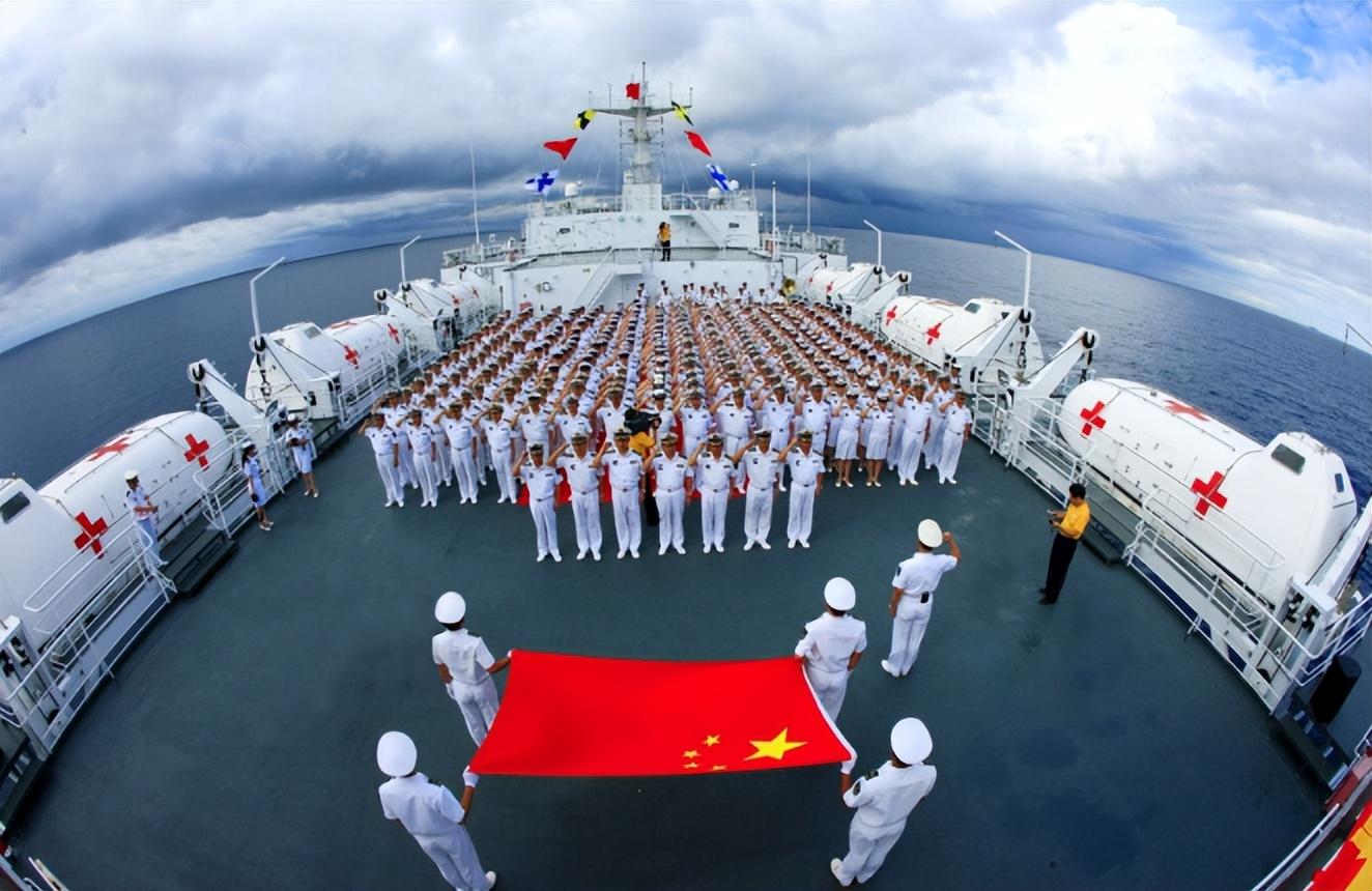 我国首艘航母的名字，辽宁舰的命名与意义，中国首艘航母辽宁舰的命名与深远意义