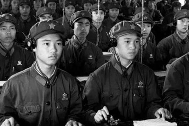 探究90年代中国的军事冲突与和平发展，探究90年代中国的军事冲突与和平发展之路