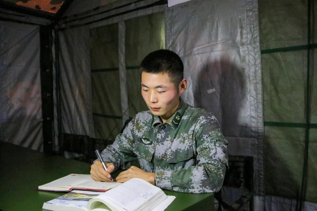 中国集团军，震撼人心的力量展现，中国集团军的力量展现，震撼人心之姿