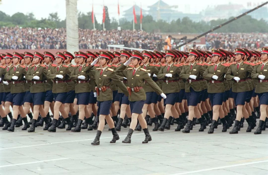 中国女兵方队阅兵仪式，荣耀与力量的展现，中国女兵方队阅兵仪式，荣耀与力量的璀璨展现