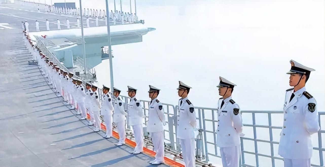 揭秘中国海军的骄傲，171导弹护卫舰发射导弹的瞬间，中国海军骄傲，揭秘导弹护卫舰发射导弹瞬间