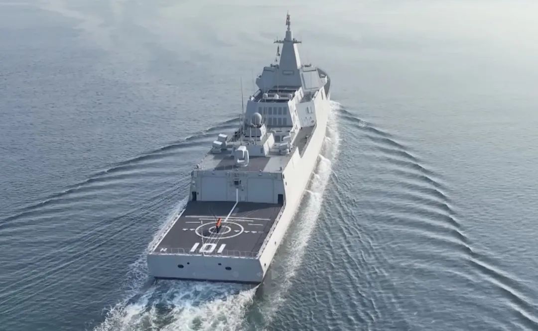 探索中国海军力量之巅峰，055型驱逐舰超清壁纸欣赏，中国海军力量巅峰探索，055型驱逐舰超清壁纸展示