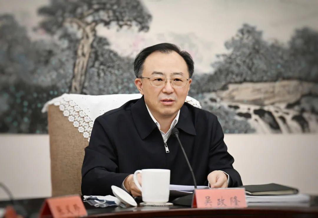 两个确立，引领未来的关键力量，两个确立，引领未来的双向力量