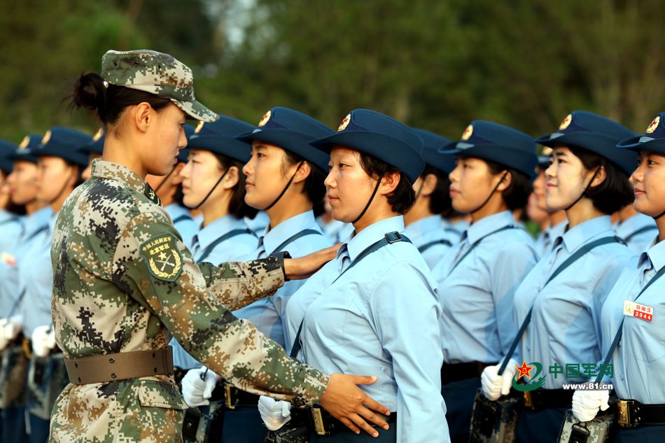 阅兵村女兵方队演练，展现新时代巾帼英雄风采，阅兵村女兵方队演练，新时代巾帼英雄风采展现