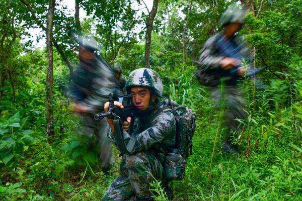 集团军带基地穿越，探索未来战争新模式，集团军穿越时代，探索未来战争新模式与基地战略