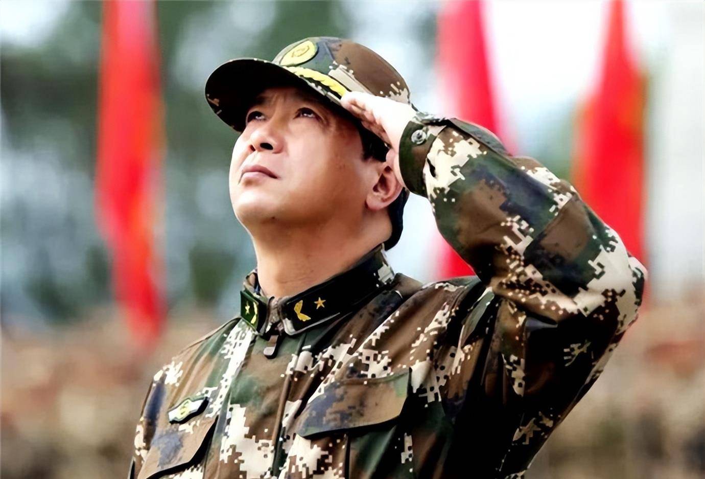独臂英雄丁晓兵，不屈的人生传奇简历，独臂英雄丁晓兵，不屈的人生传奇