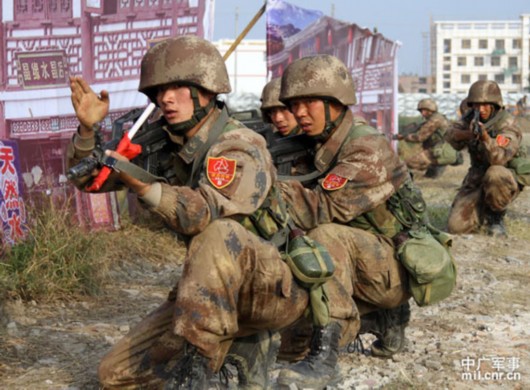 部队演习，锤炼精兵强将，筑牢国防屏障，部队演习，锤炼精英，筑牢国防壁垒