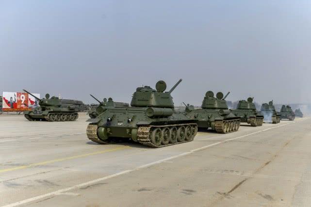 阅兵场上的独特风景，一辆T-34的荣耀与传奇，T-34坦克，阅兵场上的荣耀与传奇