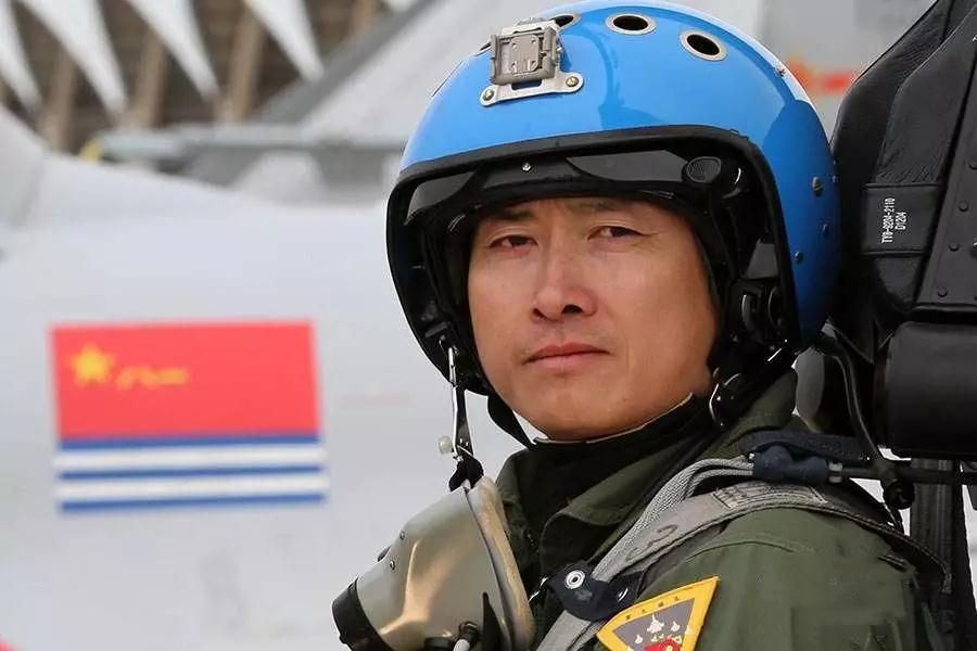 歼-15成功起降辽宁号，中国海军航空兵力量的里程碑事件，歼-15成功起降辽宁号，中国海军航空兵力量的重大里程碑事件