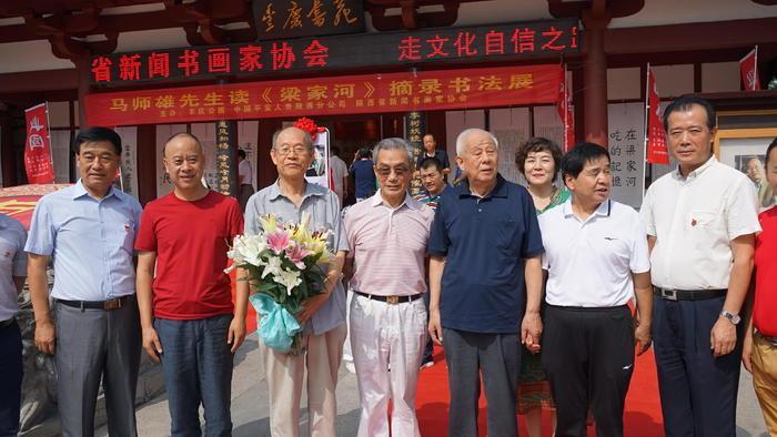 今日特大新闻摘抄内容视频，新闻热点深度解析，今日新闻热点深度解析与新闻视频摘要分享