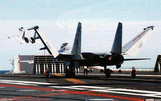 歼-15弹射试验，探索中国航母战斗群的空中力量之源，歼-15弹射试验，揭秘中国航母战斗群空中力量之源