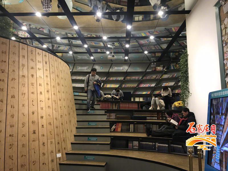新闻摘要摘抄，四月的国际动态与影响，四月国际动态概览及其全球影响
