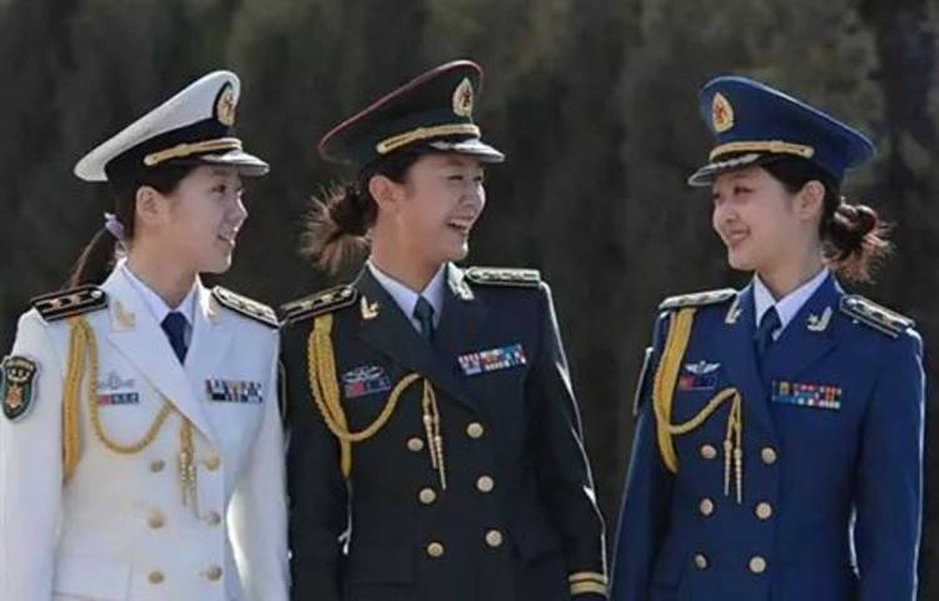 中国人民解放军军装样式，历史演变与现代风貌，中国人民解放军军装的历史演变与现代风貌