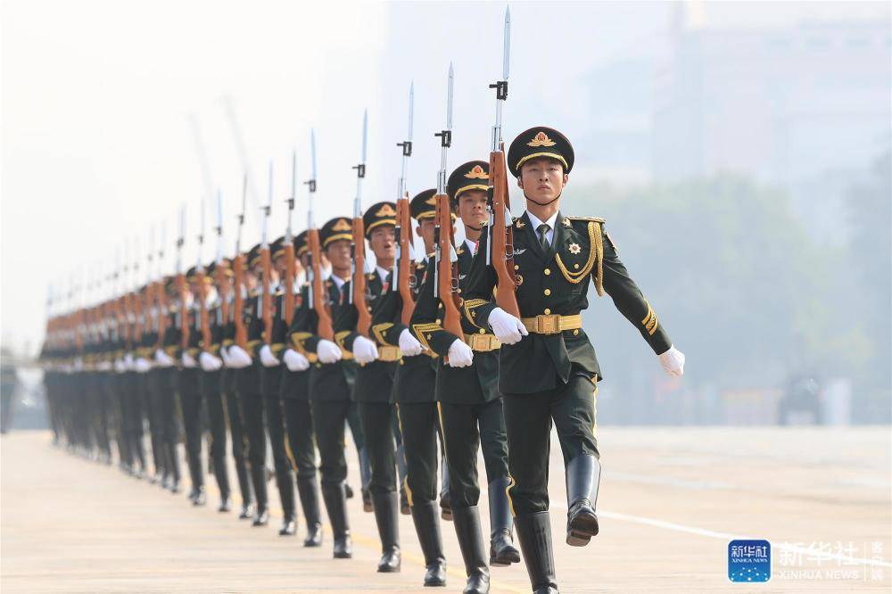 阅兵仪式，现在向我们迎面走来的壮丽景象，阅兵仪式，壮丽景象迎面走来