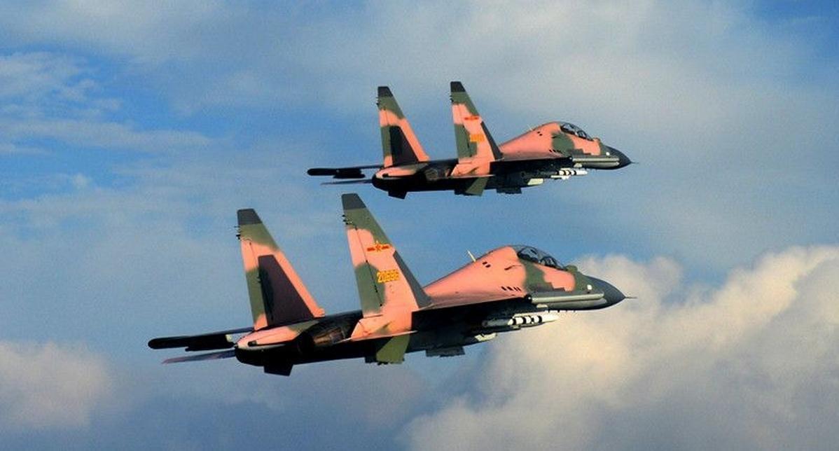 中国空军，一瞥之间，展现大国雄姿，中国空军展现大国雄姿，一瞥间的风采