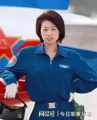 女飞行员张晓佳，翱翔天际的勇敢追梦人，女飞行员张晓佳，天际追梦的勇敢之翼