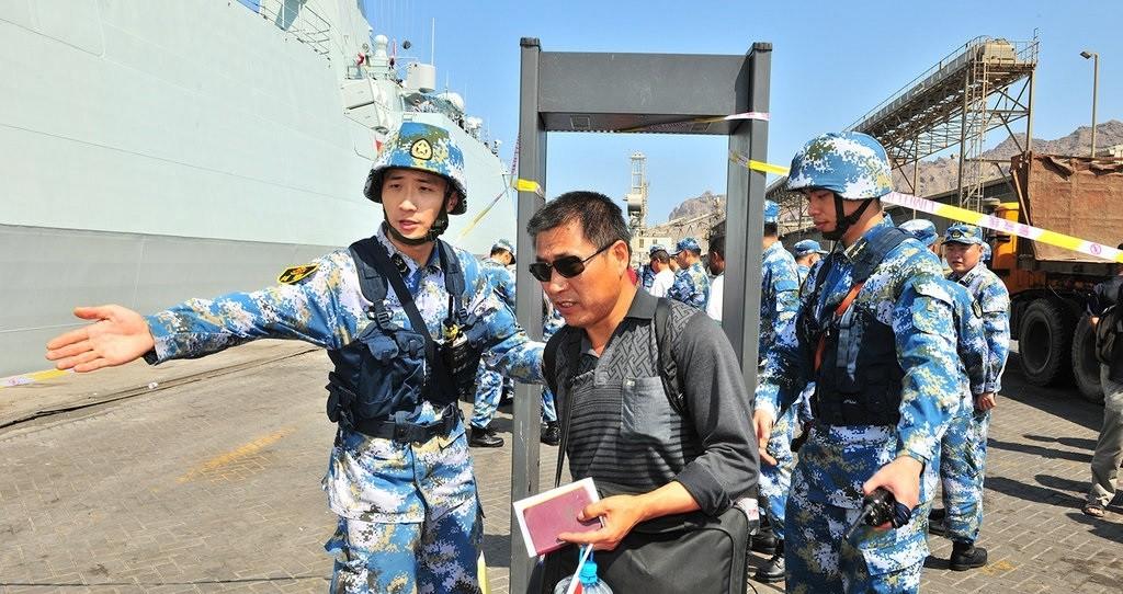 中国海军在亚丁湾打击海盗视频，展现大国海军实力与担当，中国海军打击海盗行动展现大国实力与担当，亚丁湾实录视频曝光