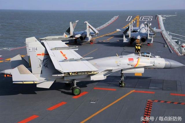 辽宁舰预警机，中国海军航空兵力量的新里程碑，中国海军航空兵新里程碑，辽宁舰预警机亮相展实力
