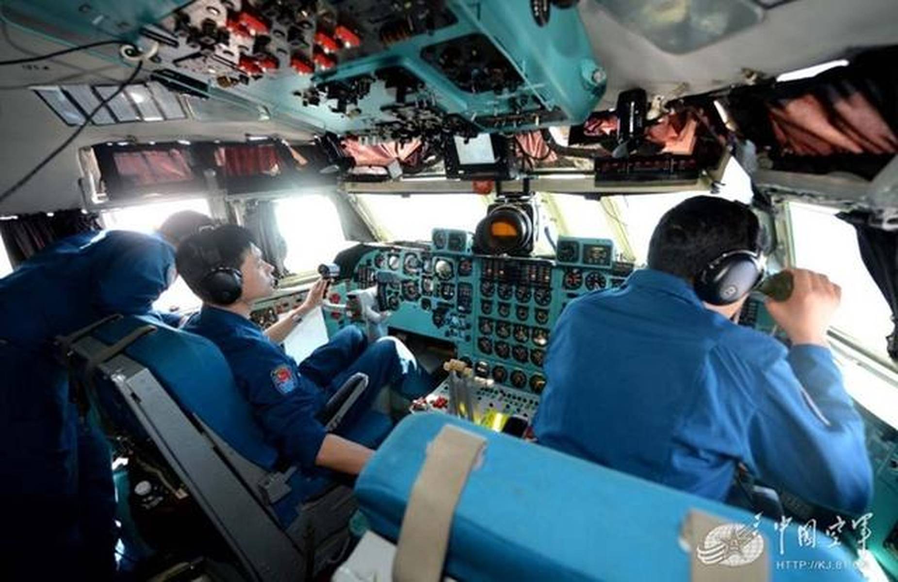 直-18运输机舱，空中物流的新时代，直-18运输机舱，空中物流新时代的领航者