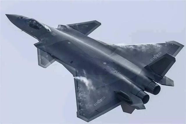 歼-20与F-22，空中霸主之争，谁更厉害？对比解析，歼-20与F-22，空中霸主之争的全面对比解析
