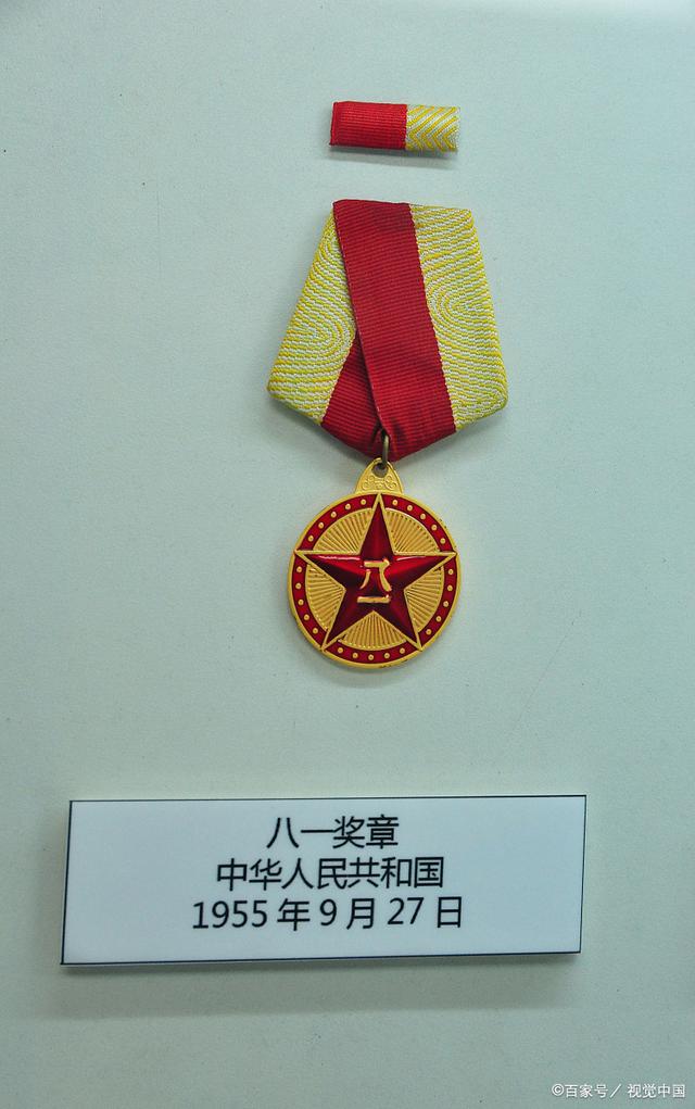 八一勋章与军长，荣誉与职务的比较，八一勋章与军长，荣誉与职务的对比与解读
