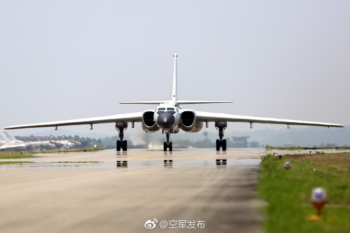 中国空军，翱翔蓝天，铸就辉煌，中国空军，蓝天铸辉煌，翱翔展雄姿
