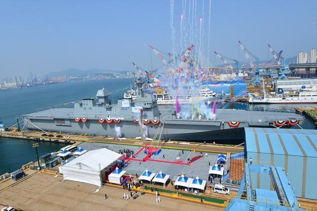 探索中国海军的崭新力量，075型两栖攻击舰自卫武器系统，中国海军新力量，075型两栖攻击舰自卫武器系统揭秘