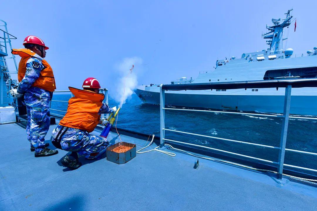 洪湖舰、青海湖舰与昆仑山舰，中国海军力量的缩影，中国海军力量缩影，洪湖舰、青海湖舰与昆仑山舰亮相海域
