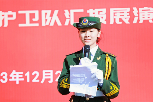 国旗护卫队中的铿锵玫瑰，女队员的荣耀与担当，国旗护卫队中的女队员，荣耀与担当的铿锵玫瑰