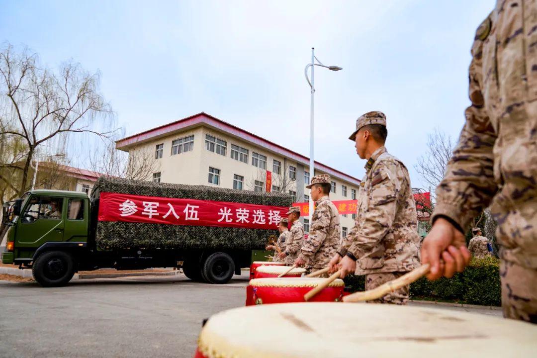 解析2023大专生当兵新政策，机遇与挑战并存，解析2023大专生当兵新政策，机遇与挑战并存的时代