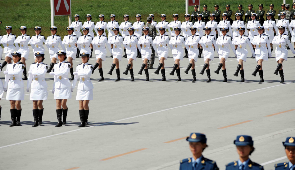 三军女兵方队，展现巾帼英雄风采的震撼视频全记录，三军女兵方队，巾帼英雄风采震撼展现的视频纪实