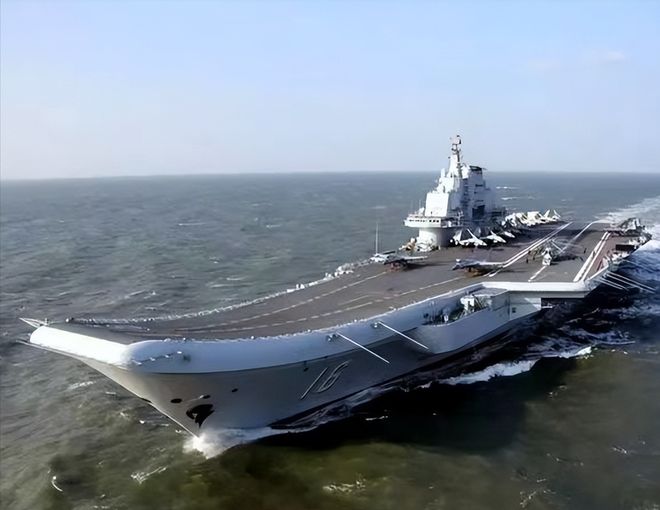 瓦良格号航母，空壳还是潜力巨舰？，瓦良格号航母，潜力巨舰还是空壳之争？