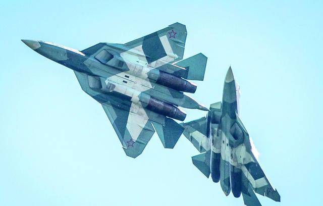 苏57与F22，空中霸主之争，苏57与F22，空中霸主之争对决揭秘